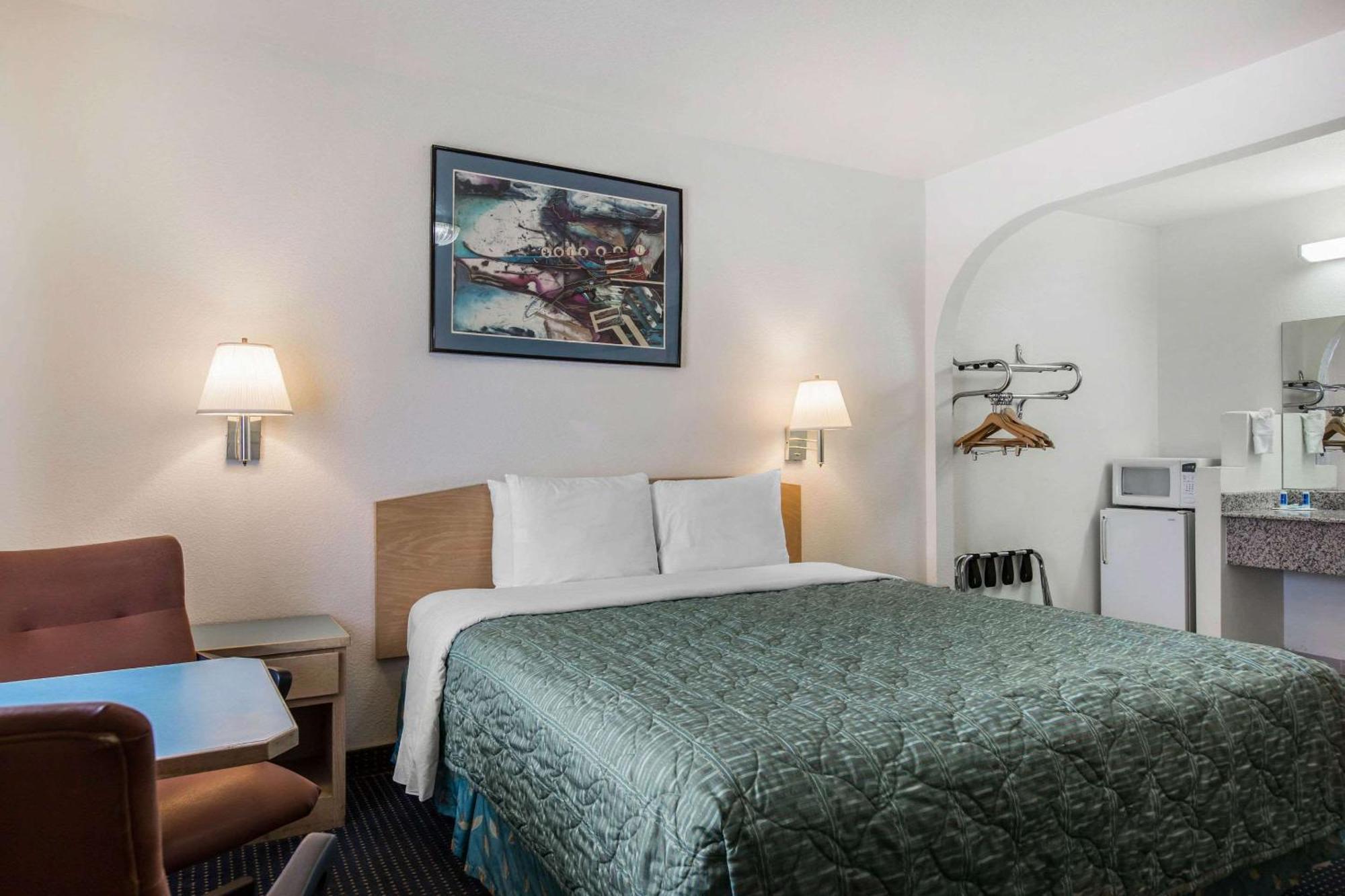 Rodeway Inn Бомонт Екстер'єр фото