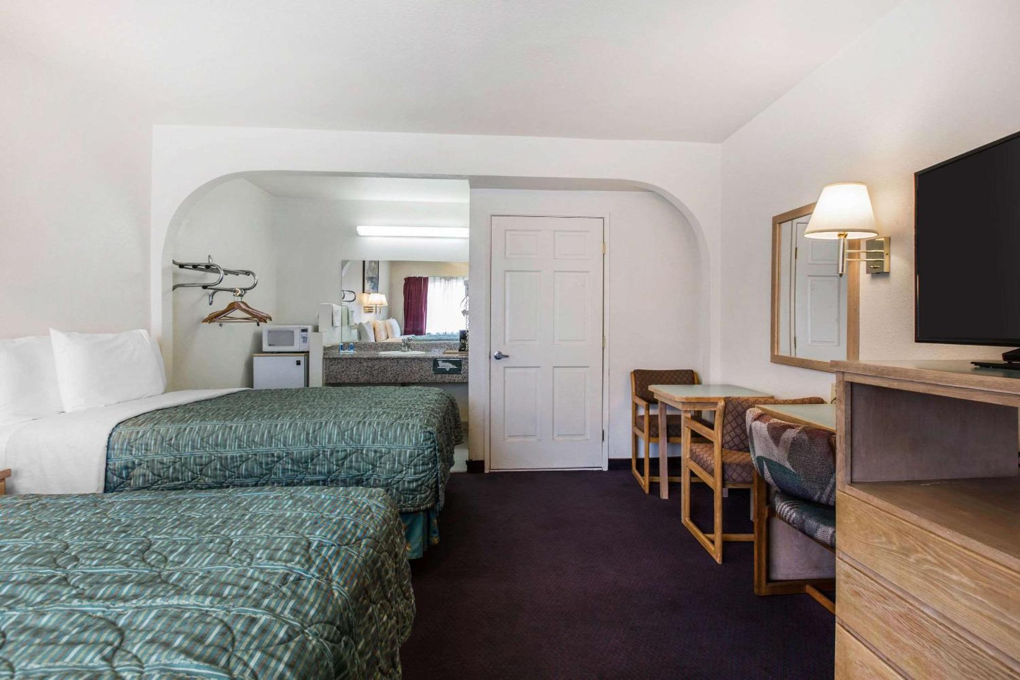 Rodeway Inn Бомонт Екстер'єр фото