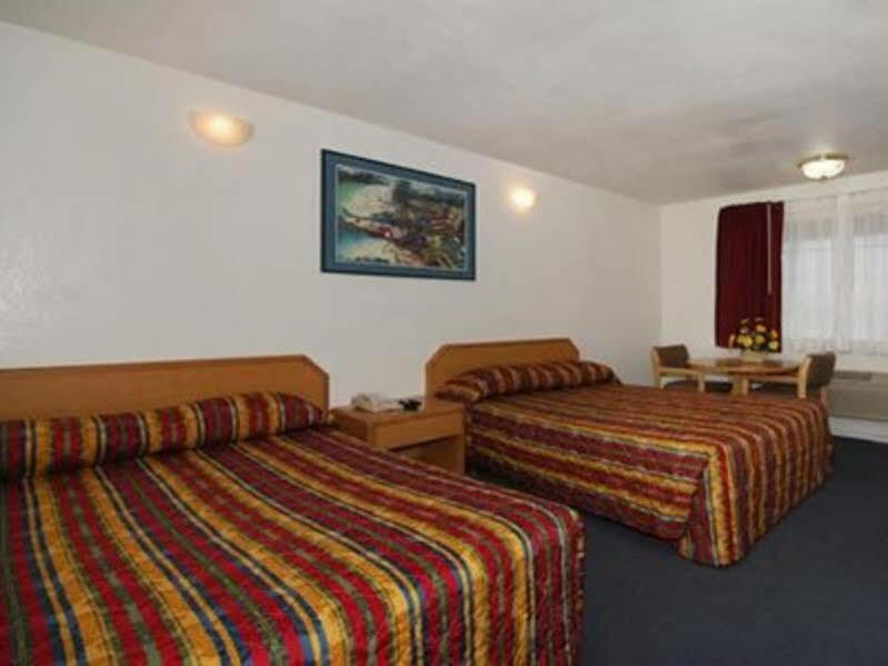 Rodeway Inn Бомонт Екстер'єр фото